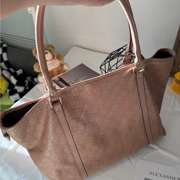 Gucci Pink Embossed GG Leather Tote - Picture 5 of 14